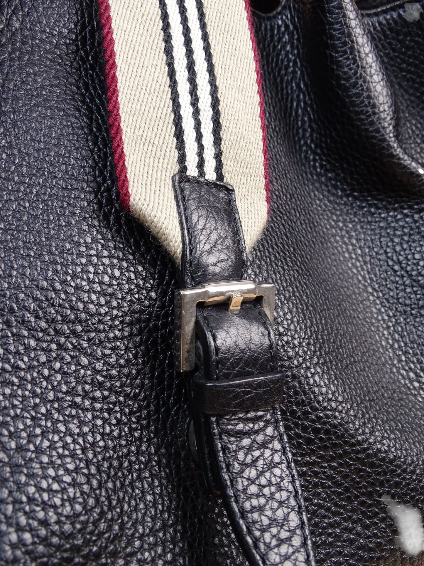 Sac À Main Cuir Noir Burberry Avec Lanière Femme