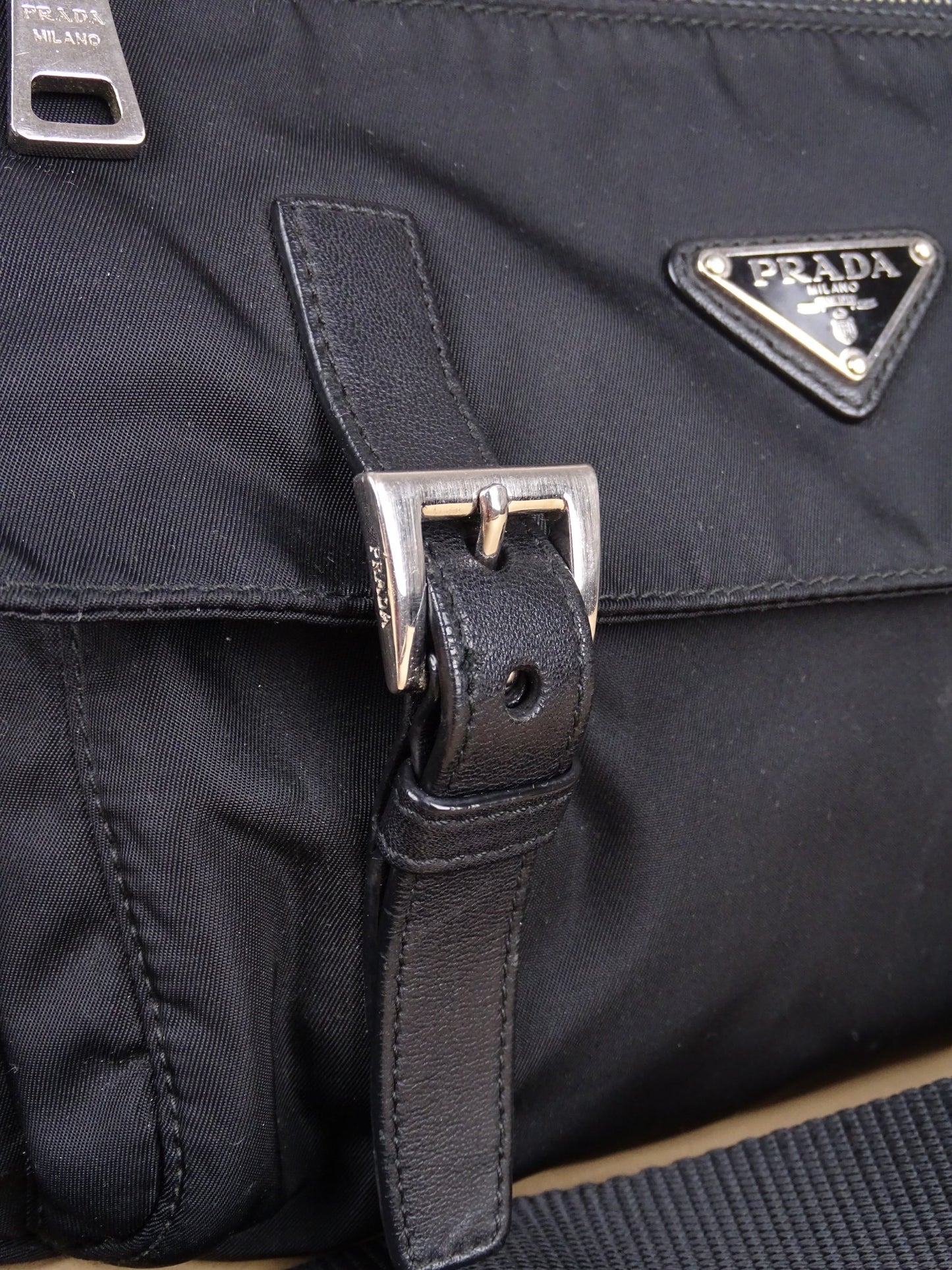 Prada Sacoche / Sac Nylon Noir Crossbody