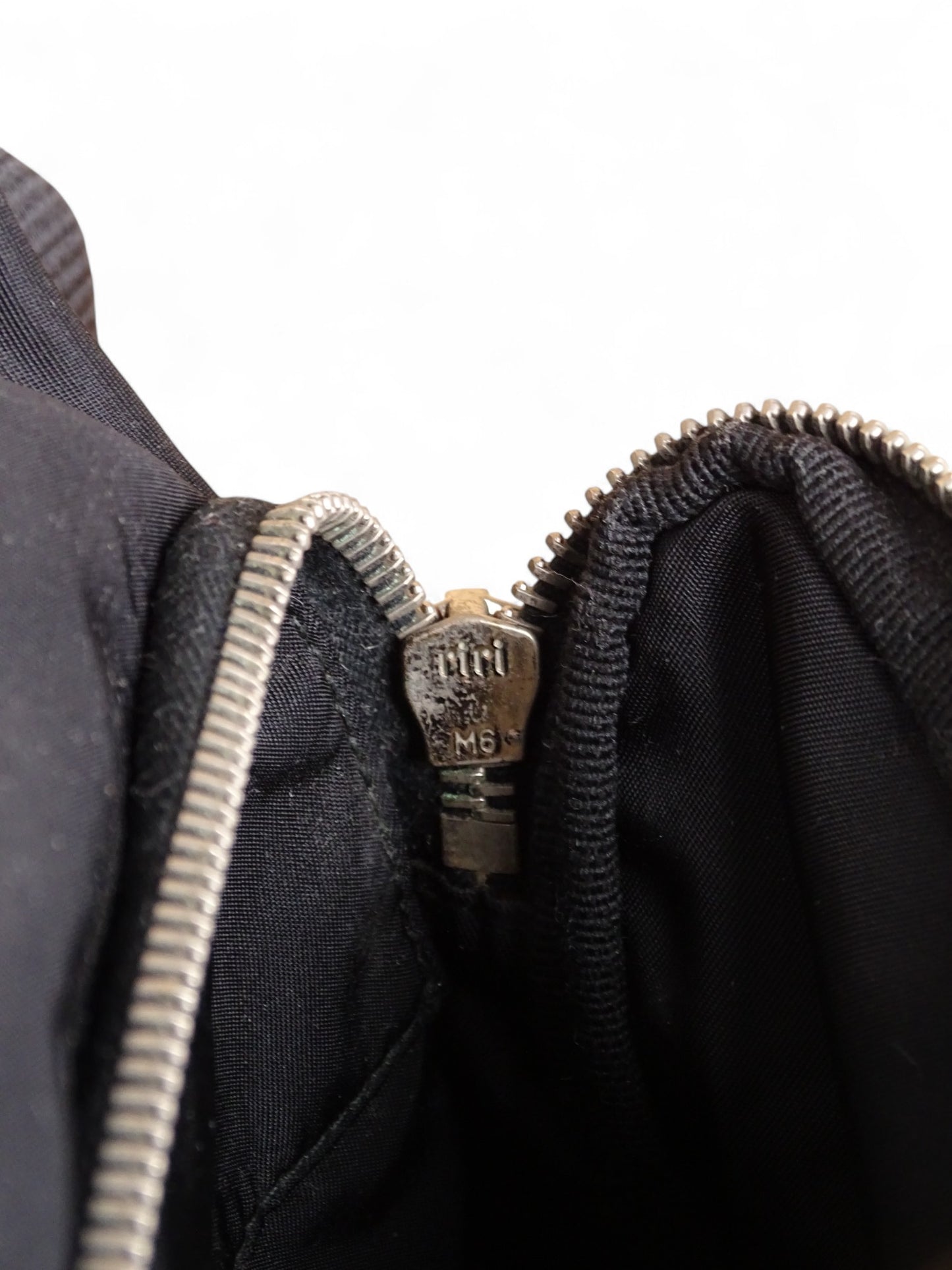 Prada Sacoche / Sac Nylon Noir Crossbody