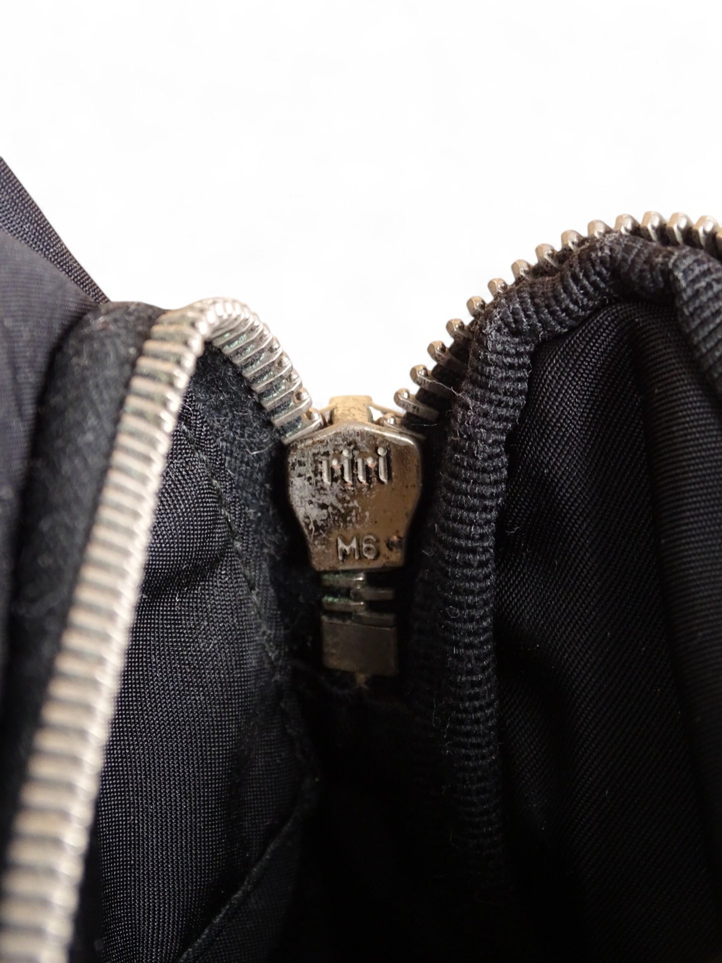 Prada Sacoche / Sac Nylon Noir Crossbody