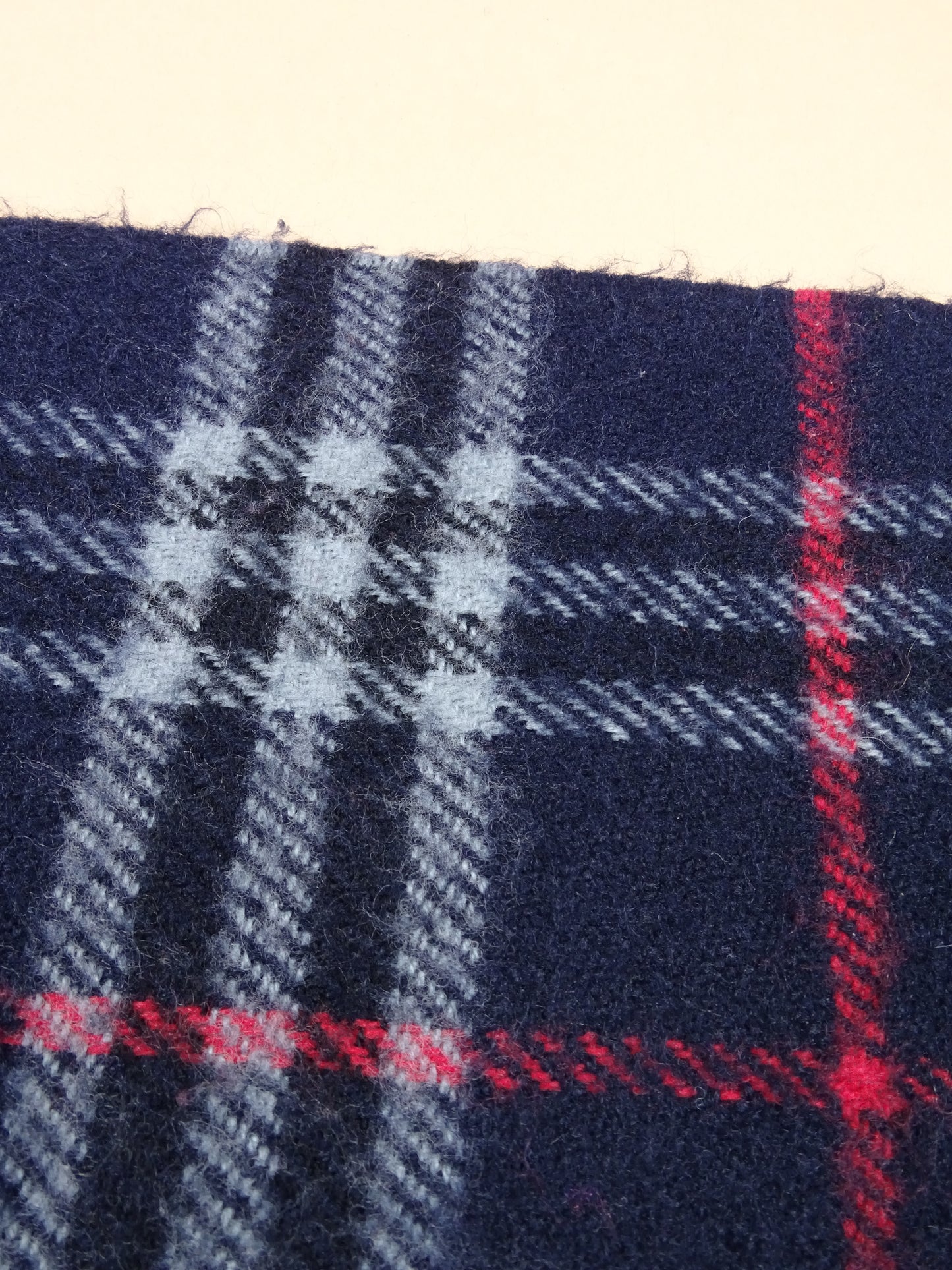 Écharpe Burberry Bleu Marine Cachemire Réversible Nova Check 203 Cm Long