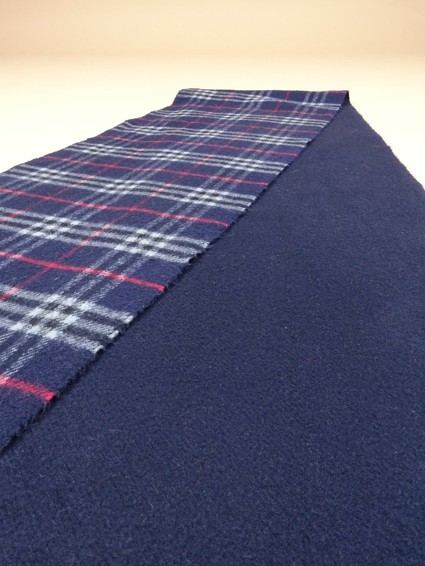 Écharpe Burberry Bleu Marine Cachemire Réversible Nova Check 203 Cm Long