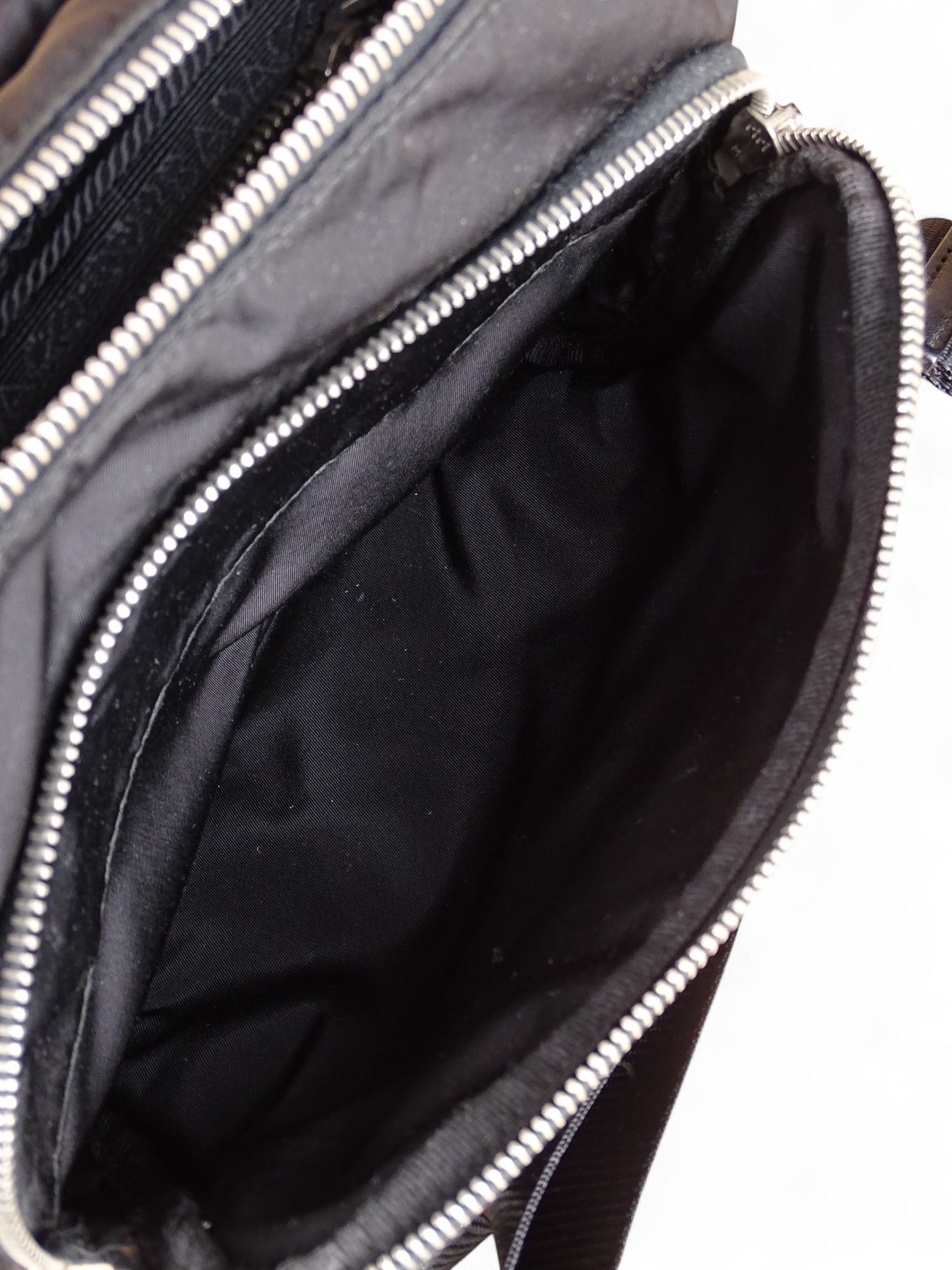 Prada Sacoche / Sac Nylon Noir Crossbody
