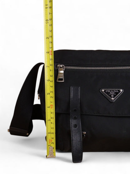 Prada Sacoche / Sac Nylon Noir Crossbody